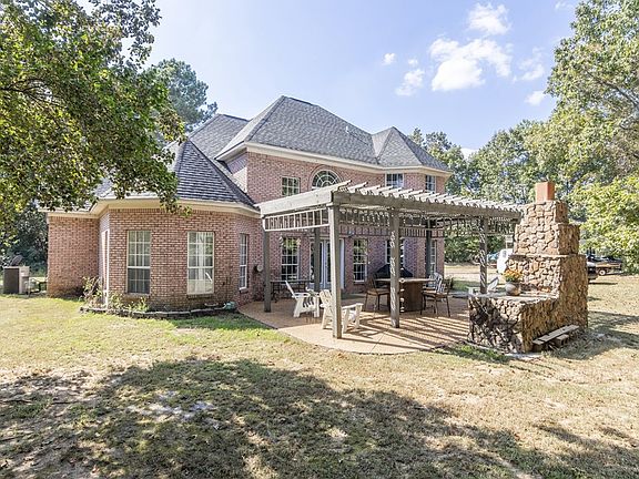 4th image of 160 Lakes Dr S
