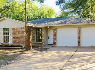 194 Coach Lamp Ln, Houston, TX 77060
