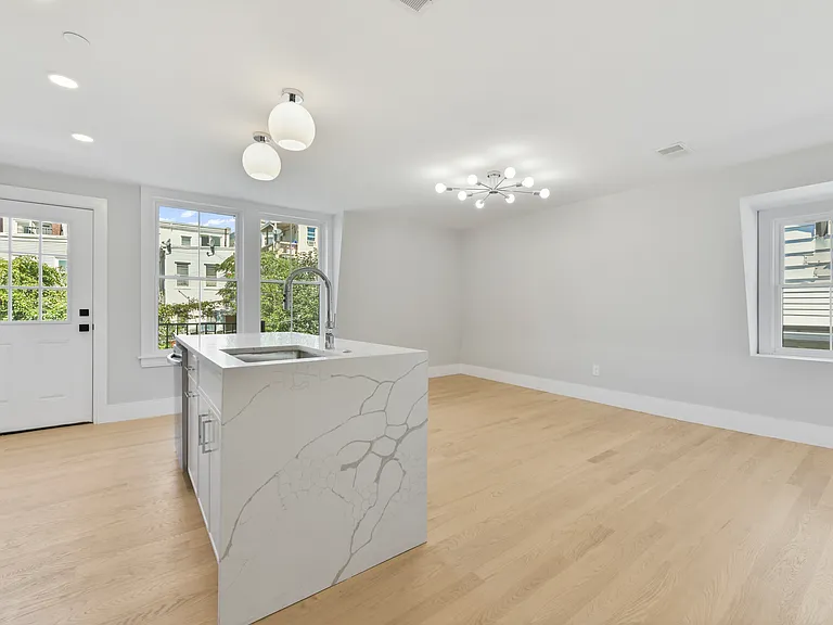 226 Princeton St #7B — Photo 4