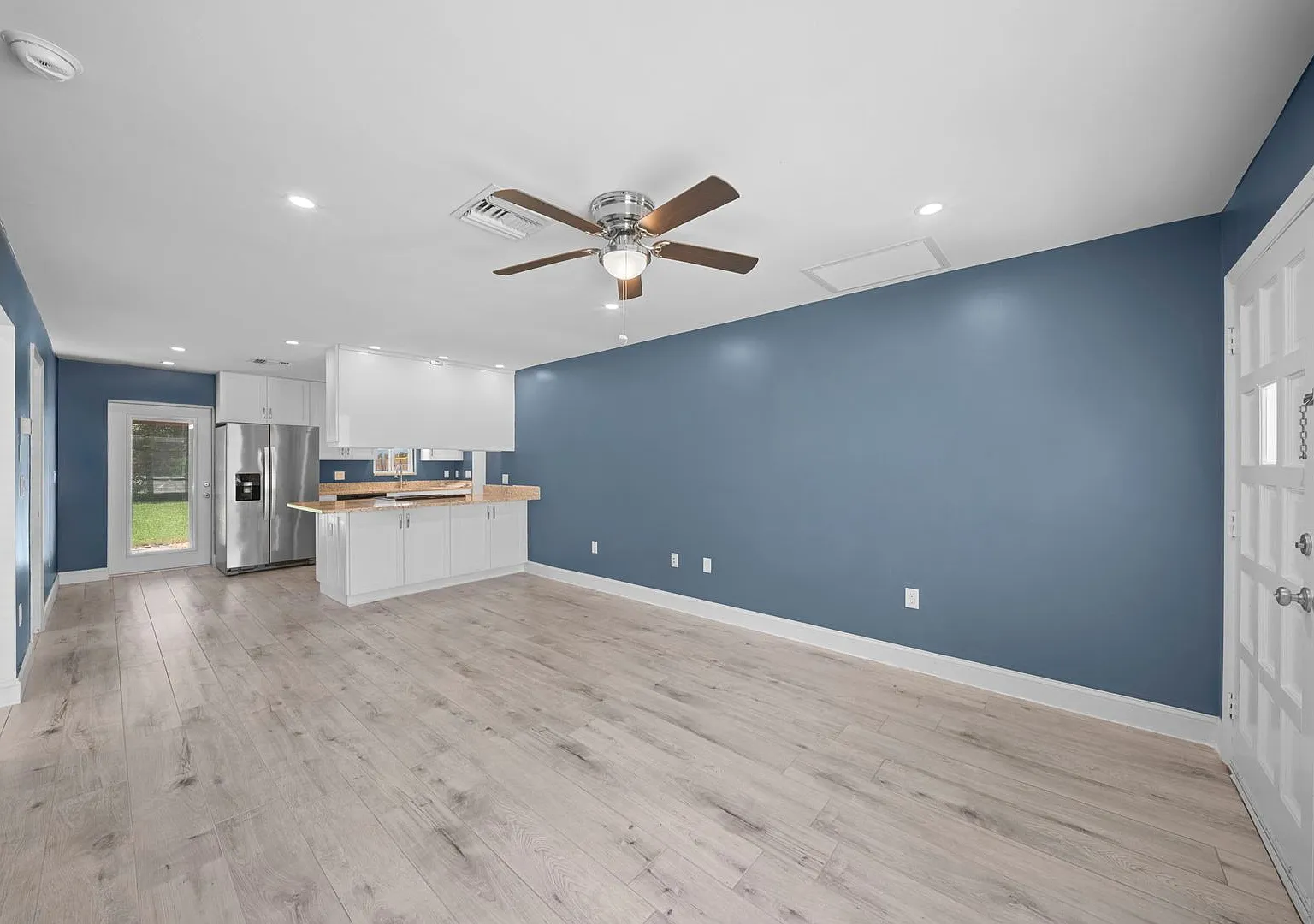 Renovated 3 Bed, 2 Bath Annual Rental in Naples Park — Photo 1