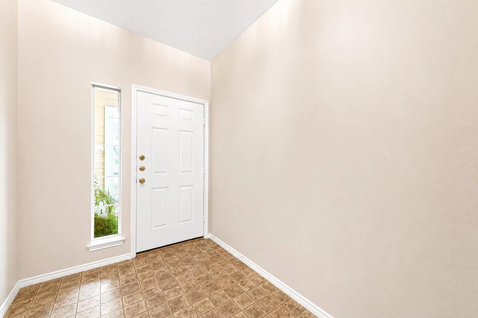 3 bed, 2.0 bath, 1958 sqft, $2,100 — Photo 3