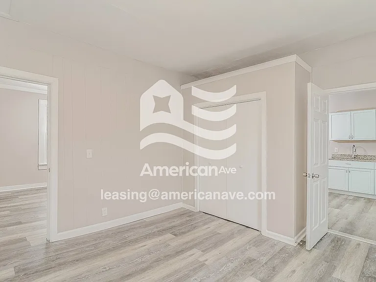 1196894_011_wm_-_main_bedroom_13455556.jpg