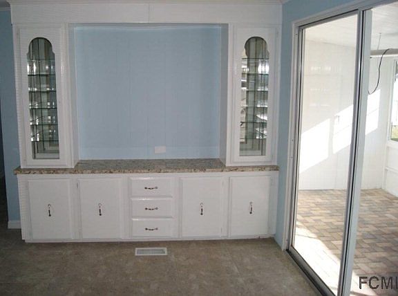 5th image of 16 Windward Dr