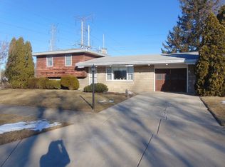 1924 Root St, Crest Hill, IL 60403