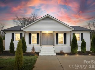 157 Downey Lake Rd, Dallas, NC 28034