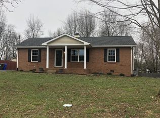 215 Oakdale Dr, White House, TN 37188