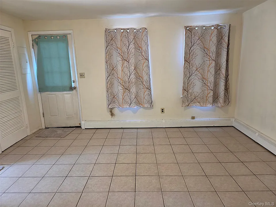 119 W Railroad Ave