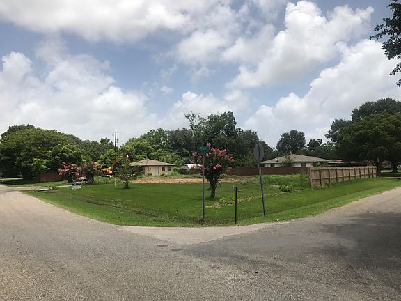 2nd image of 2304 Lilac St