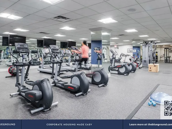 180 Riverside Boulevard image 21 of 31