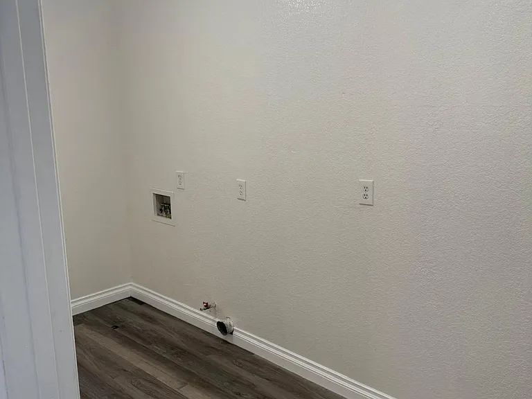 1641 Wesley Way — Photo 37