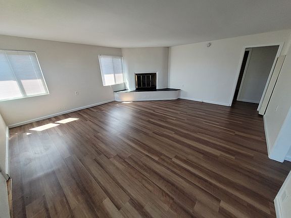 3rd image of 990 Fern Ave