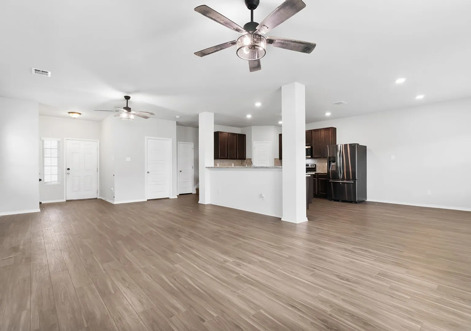 4 Bedroom/2.5 Bath Summerhill Subdivision — Photo 2