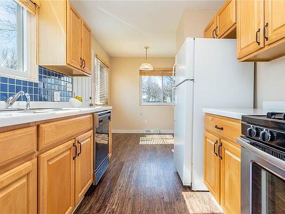 5th image of 635 Glenwood Cir