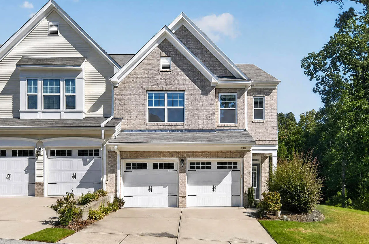 4 bed, 2.5 bath, 2000 sqft, $2,200 — Photo 1