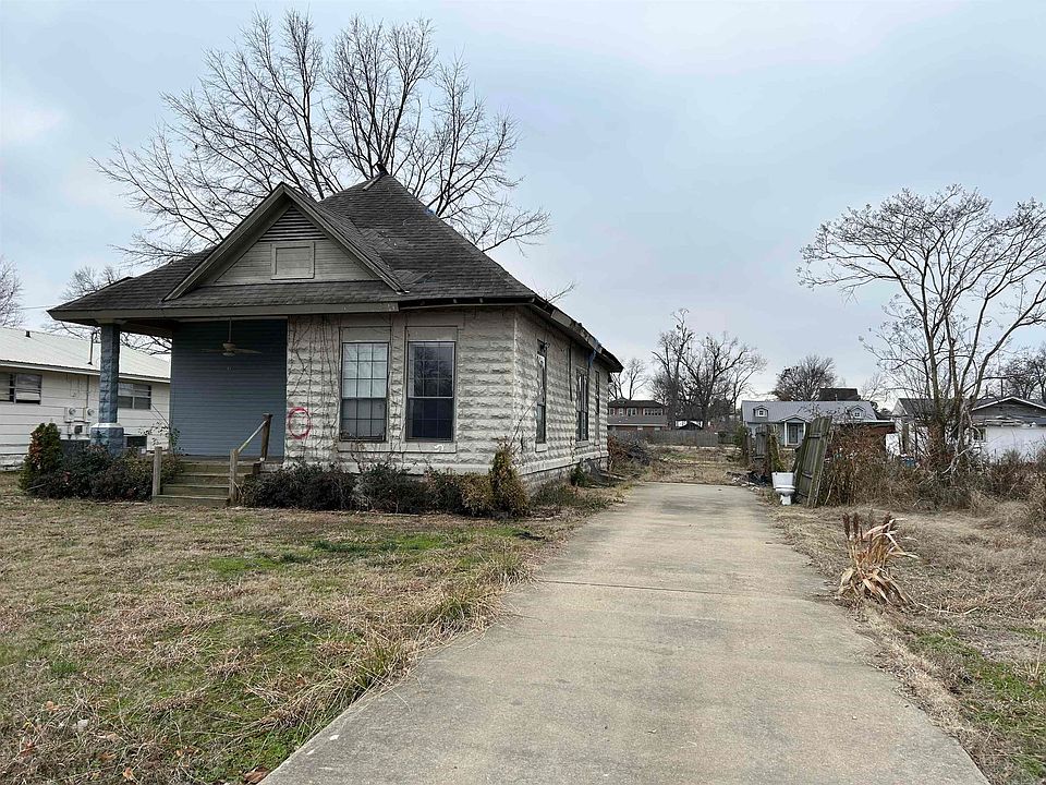 2nd image of 413 Poplar Ave E