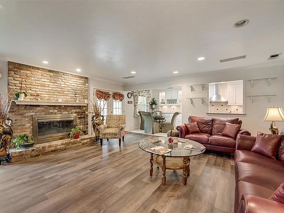 2nd image of 3420 Shady Hollow Ln