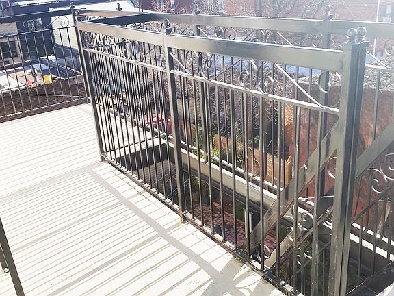 3rd image of 212 Wyckoff Ave #2R