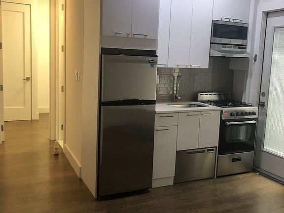 2nd image of 975 Washington Ave APT 3D