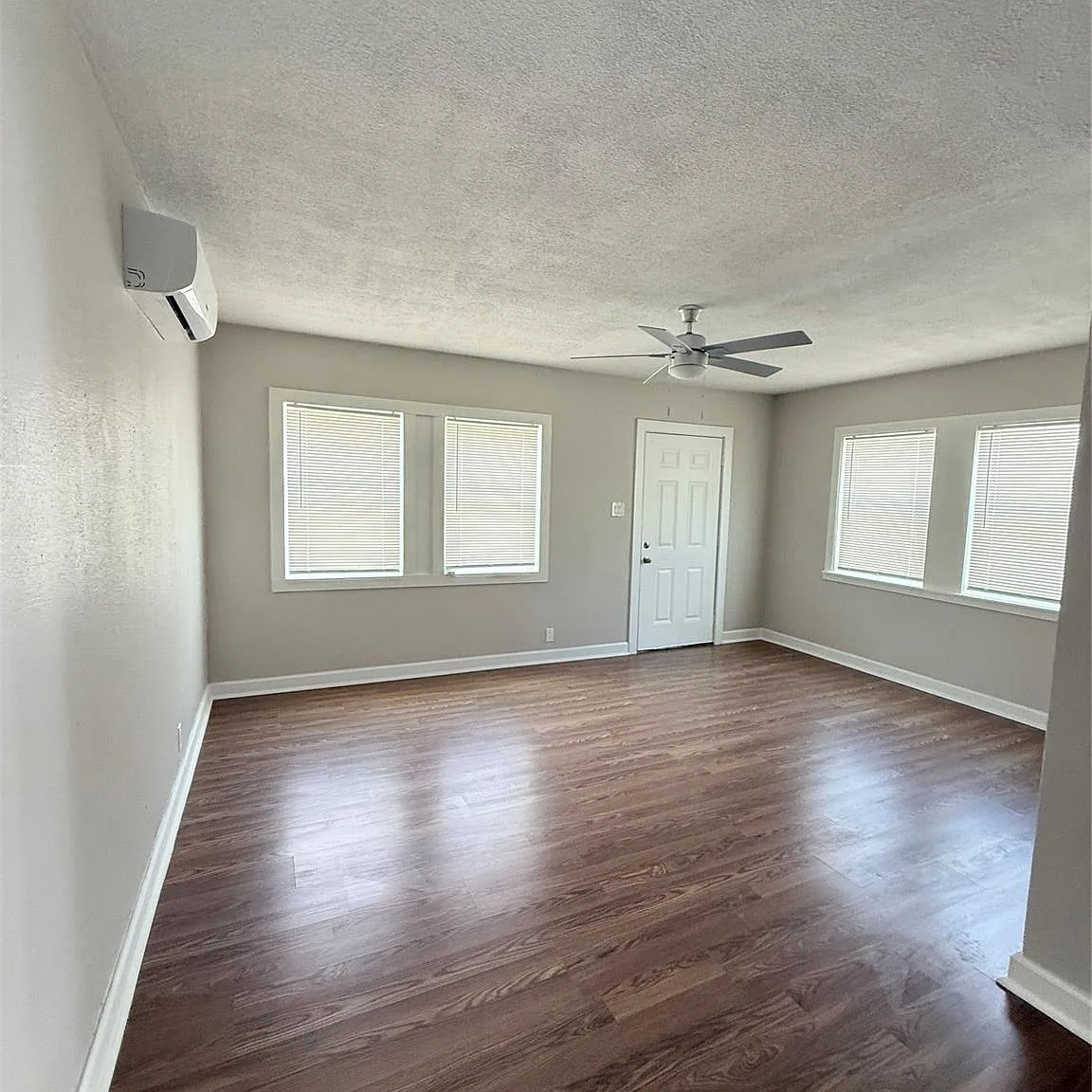 1 bed, 1.0 bath, $1,300 — Photo 3