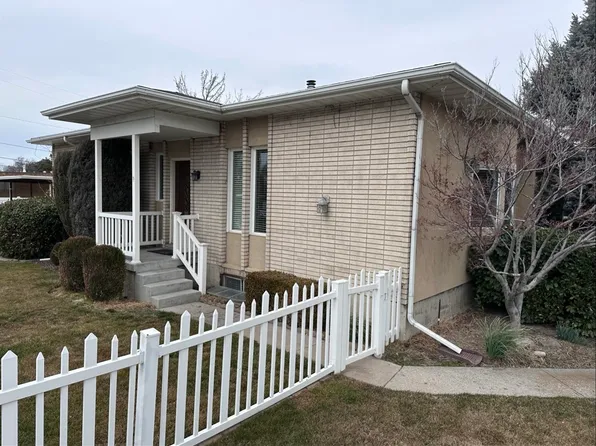 5586 S Brockway St, Salt Lake City, UT 84117