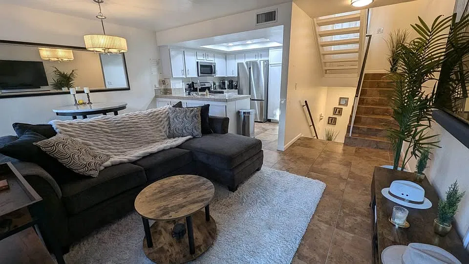 2 bed, 1108 sqft, $1,650 — Photo 2
