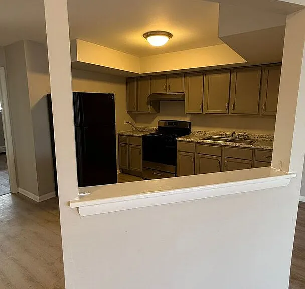 1119 E Algonquin Rd #2 — Photo 3