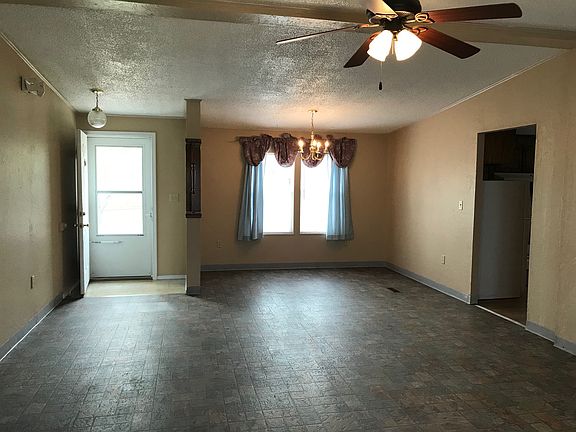 Living Room/Dining Nook