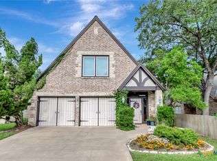 6 Cotswold Ln, Victoria, TX 77904