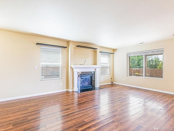 3rd image of 1020 81st Dr SE