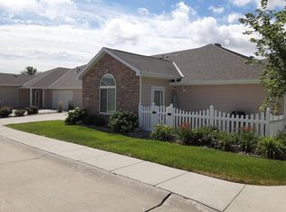 15963 Clay Plz, Bennington, NE 68007