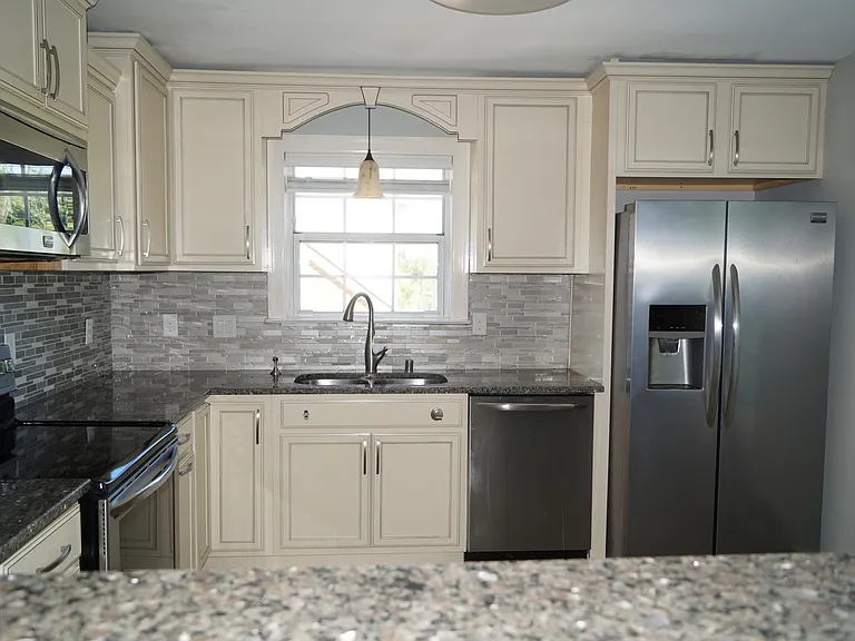 979 Jairus Dr — Photo 24