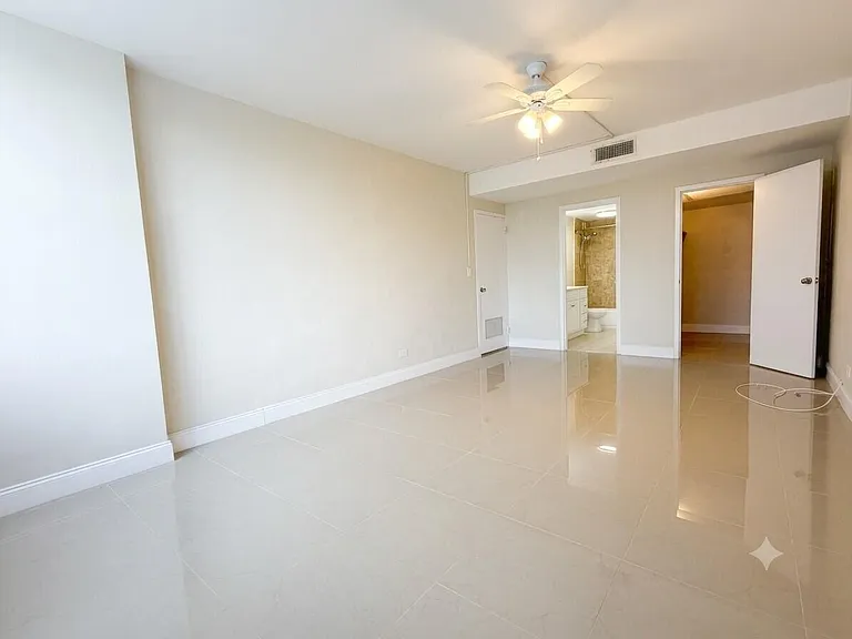2800 N Flagler Dr #211 — Photo 17