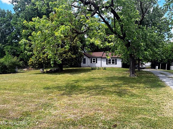 2nd image of 810 Velma Ln