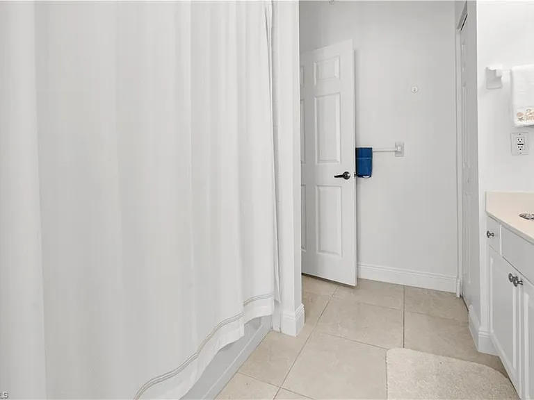 800 L Ambiance Cir #106 — Photo 19