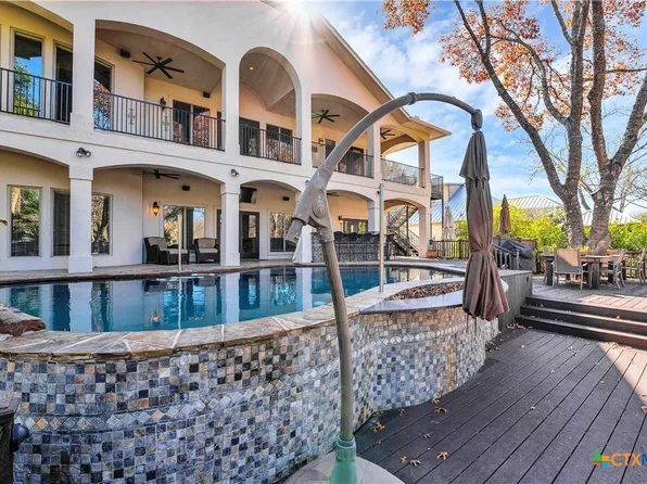 514 Woodlake Dr, McQueeney, TX 78123