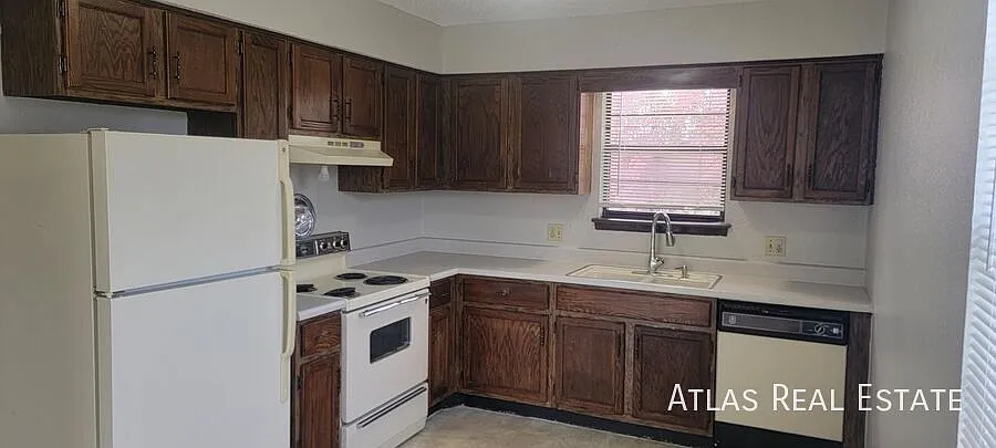 Duplex in the right place and the right price! View it now! — Photo 3