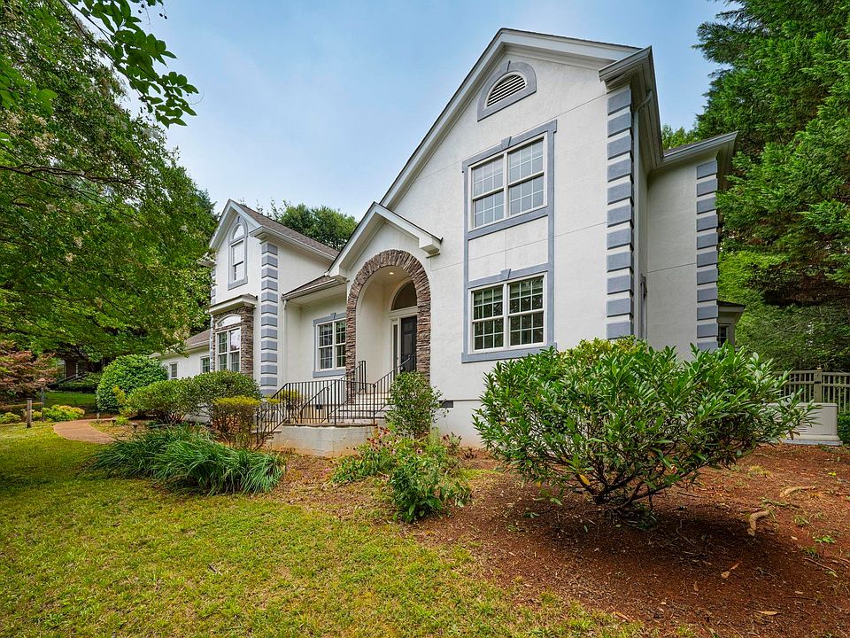 1st image of 107 Valley Oak Dr