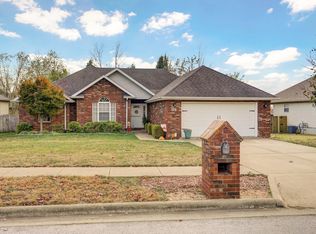 922 E Weldon Dr, Nixa, MO 65714