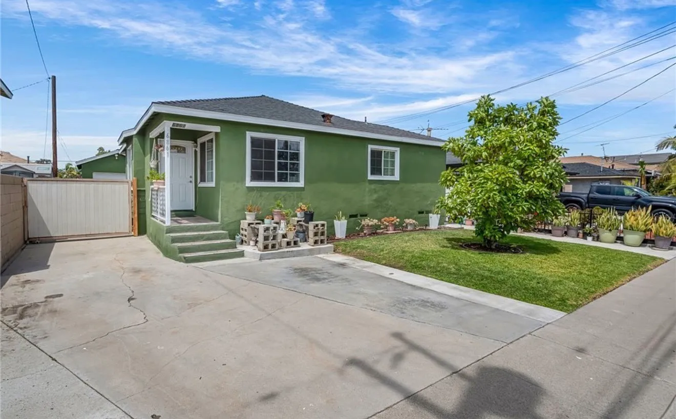 3 bed, 1067 sqft, $3,500 — Photo 1