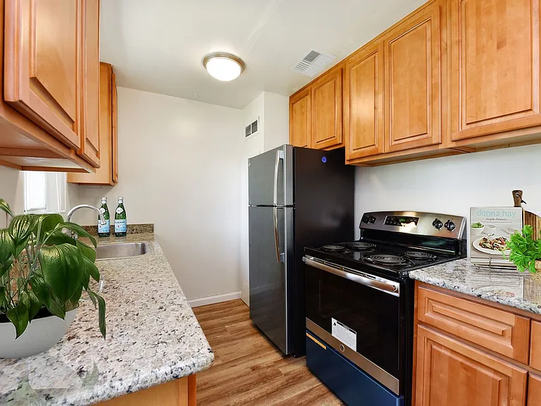 Fremont Park Apartments — Photo 1