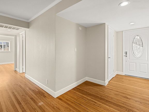 5th image of 504 Consuelo Dr