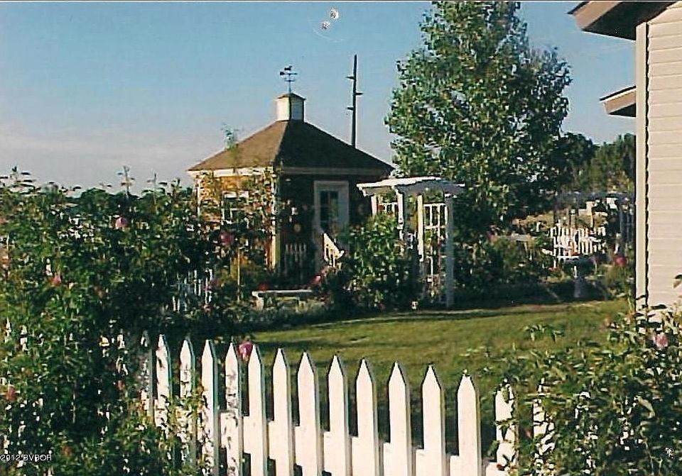 1st image of 696 Lulu Ln