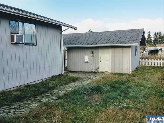 4th image of 2353 E 6th Ave