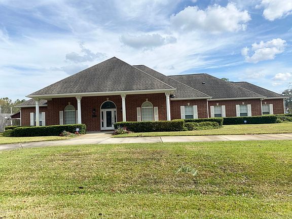 3rd image of 2341 Broadmoor Dr