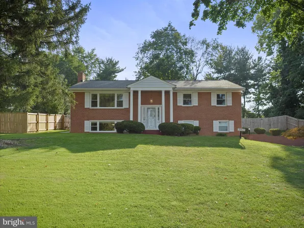 10921 Knotty Pine Dr, Hagerstown, MD 21740