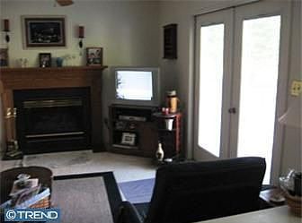 4th image of 2 Penn Oak Ln