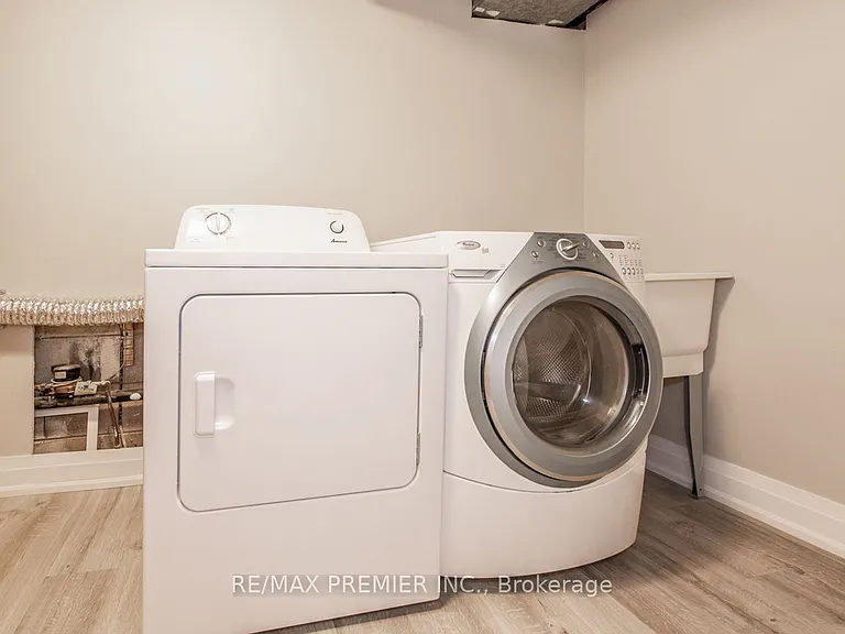 569 Roding St #BASEMENT — Photo 16