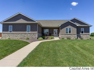 1108 Gridiron Ln, Auburn, IL 62615