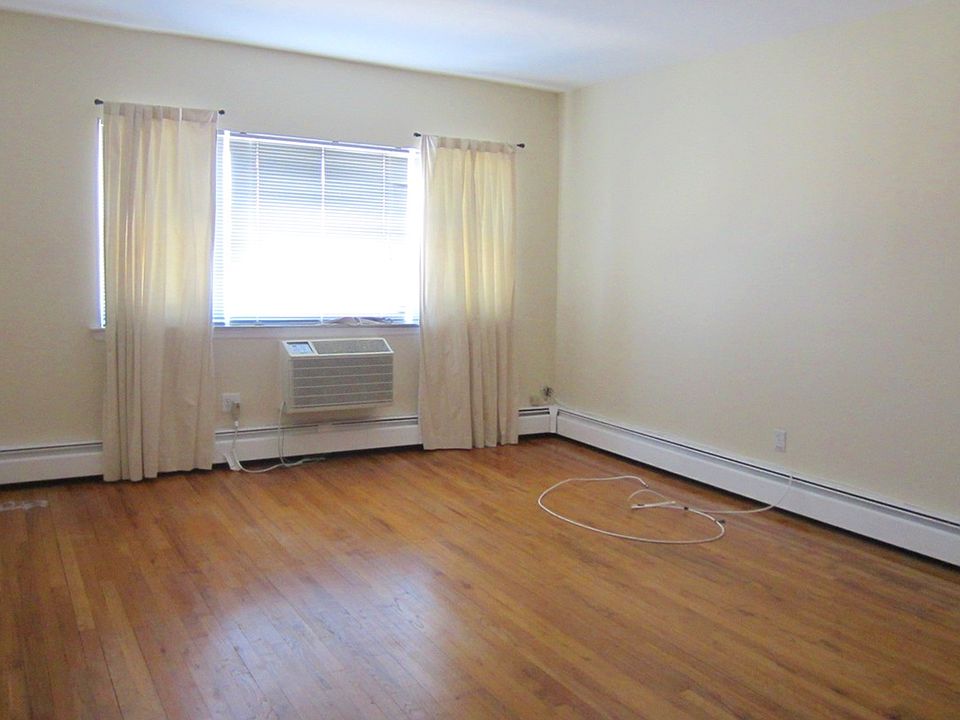 2nd image of 1010 Calhoun Ave #2