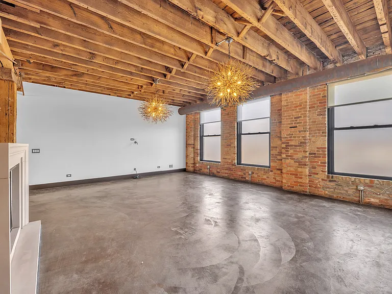 2419 W 14th St #2 — Photo 26